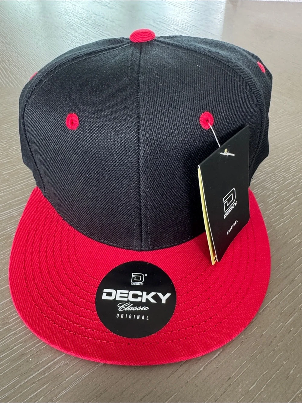 New Decky Classic Two-Tone Snapback Hat - Black & Red
